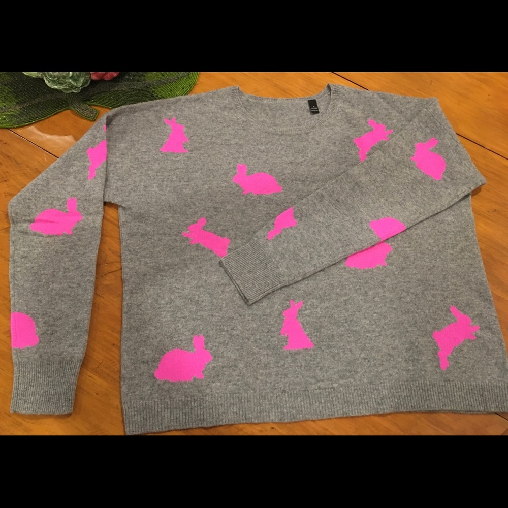 NWOT AQUA CASHMERE FROM BLOOMINGDALES. Dark Grey/Neon Pink Cashmere Bunny. Sz L